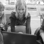 hipster-girls-working hipster-girls-working